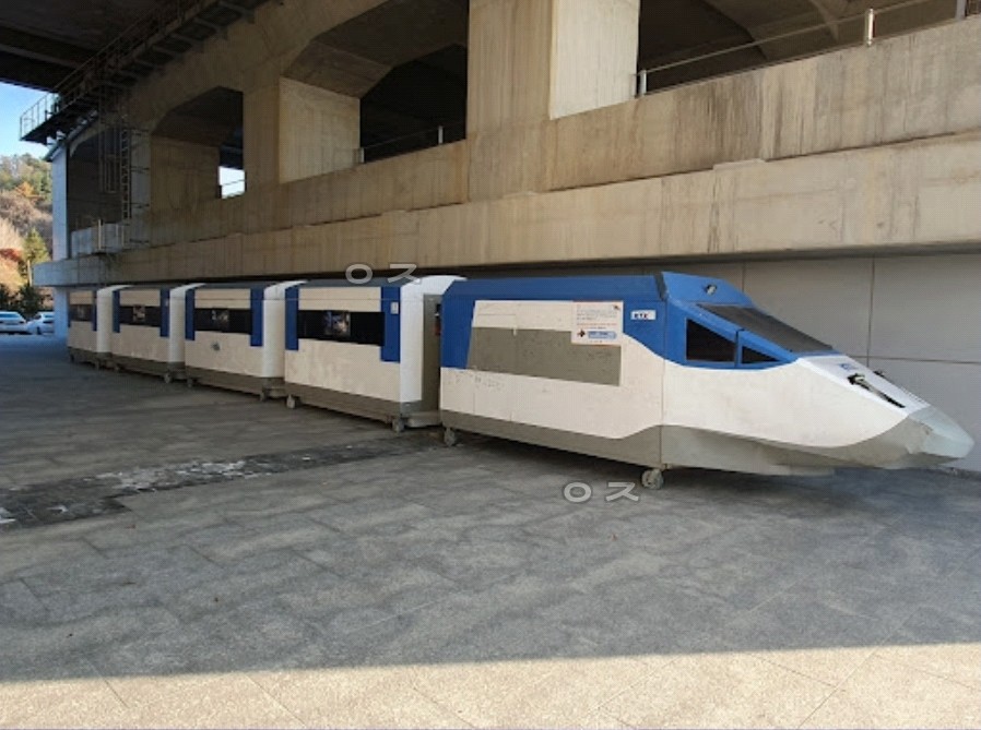 KTX 기차 모형